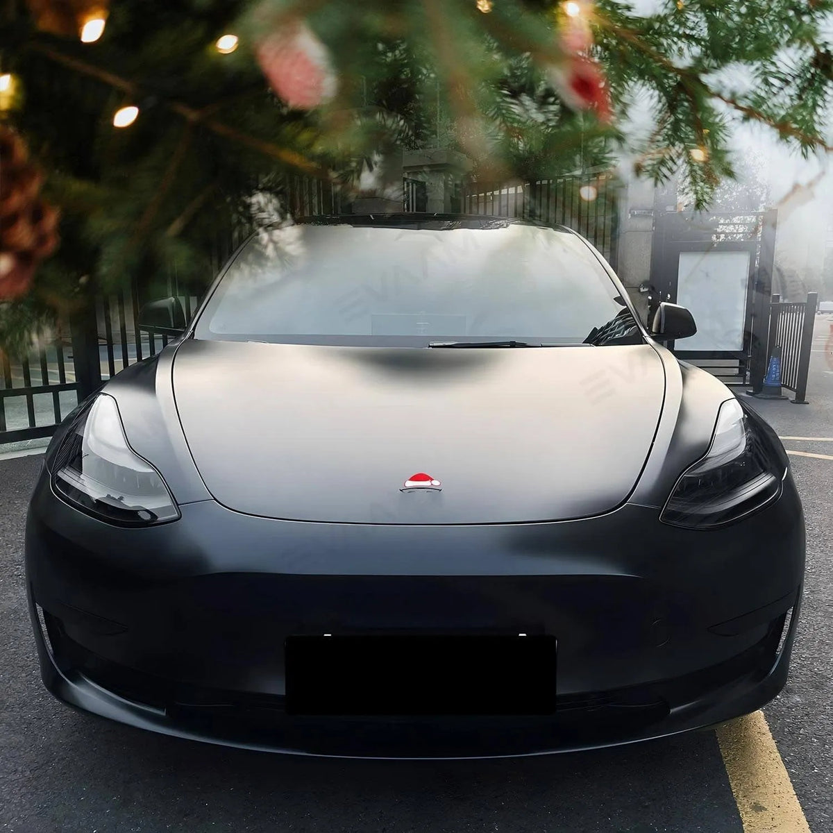 🎅🚗 Santa Hat Car Emblem Overlay — Waterproof, Reusable Holiday Decoration For Any Car Badge