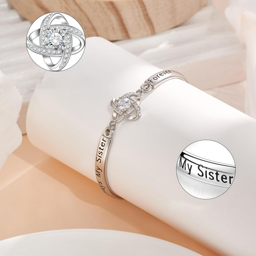 A Bracelet That Celebrates Your Unbreakable Friendship ❤️The Lucky Four-Leaf Clover Bracelet A symbol of luck, love, and the bond between best friends.